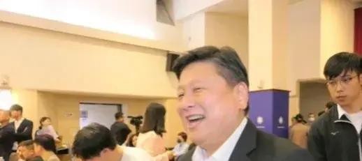 明星绯闻引热议！爱情背后的真实故事曝光！