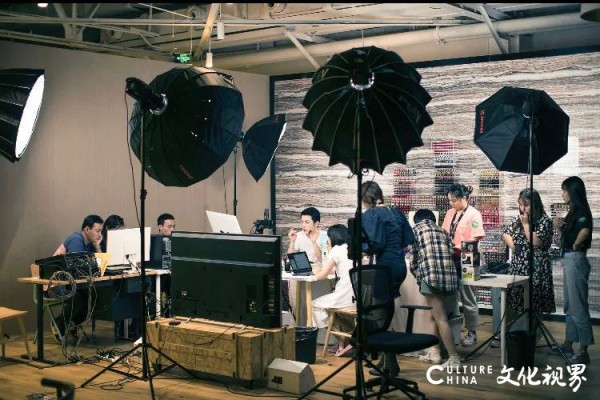 专访李佳琦背后的男人：李佳琦的星辰大海不在娱乐圈，他有自己的商业梦想