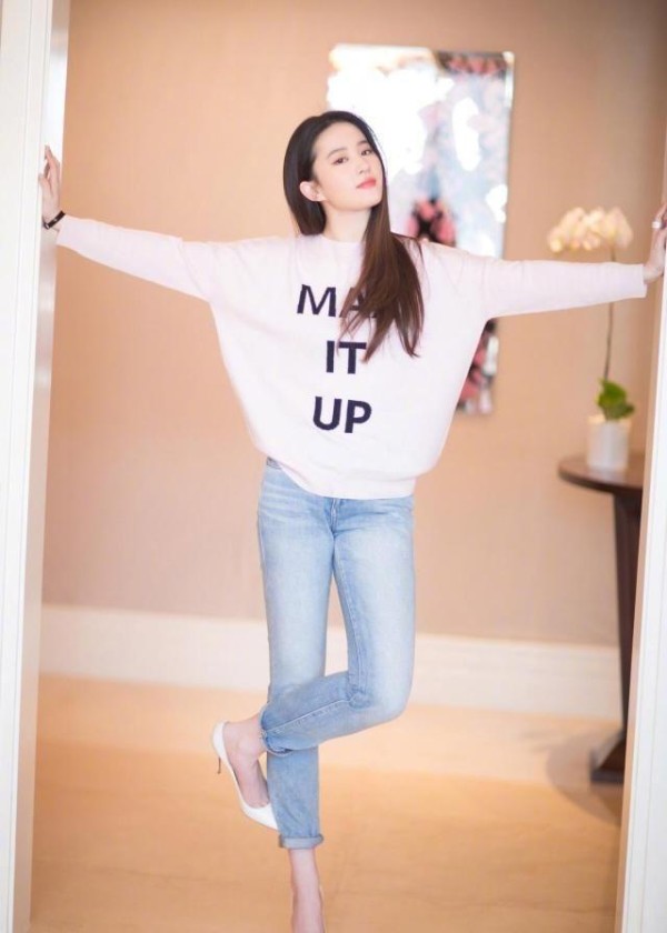 当红女星的身高体重：热巴168cm、47kg，看到唐嫣我不淡定了