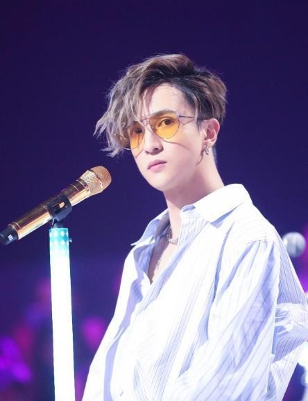 华语乐坛最牛的5位歌手，陈奕迅第3王菲第2，第1至今无人能超越
