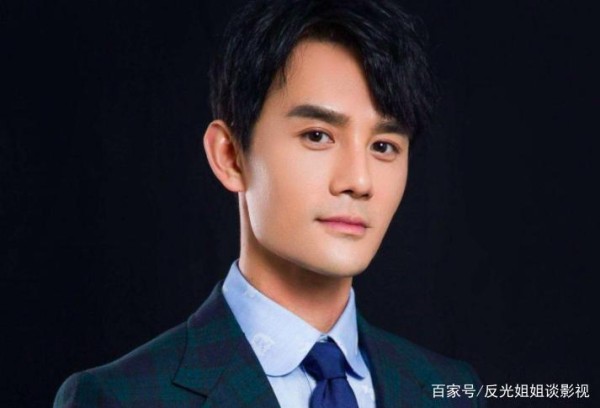 好演员是电影行业火爆的关键，培养演员的基本素质，才能振兴行业