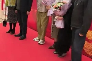 秦昊伊能静国庆回沈阳探亲 明星夫妻幸福生活引热议
