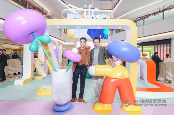 中国香港影星陈豪、丁子朗现身南京ifc商场 出席「星光见面会」与粉丝见面