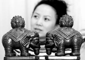 18明星周日义拍助学(组图)