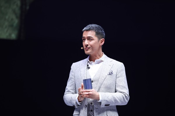 争抢明星代言人，拿下胡歌的荣耀发布了首支广告！