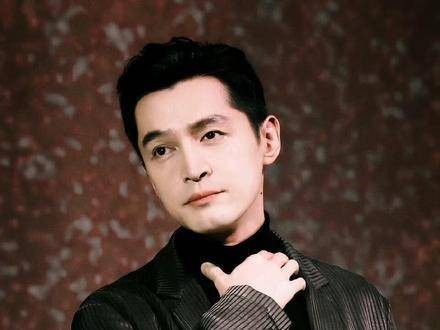 胡歌荣获亚洲大赏视帝，他凭借一部剧拿下了众多奖项，实力非凡
