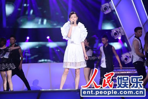 2013亚洲偶像盛典 唐嫣获最受欢迎女演员奖