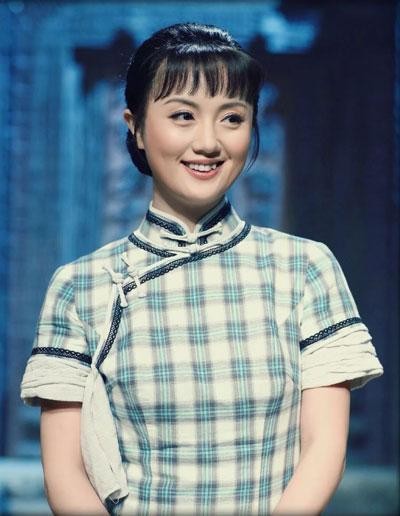 救命！赵丽颖白鹿同天穿大露背...@杰心413的动态