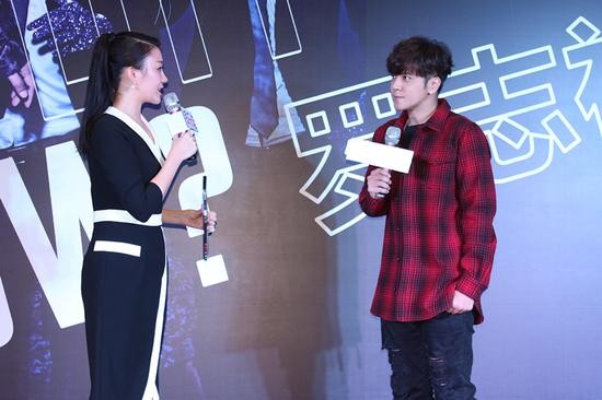 罗志祥携新碟《真人秀?》上海举办签售会