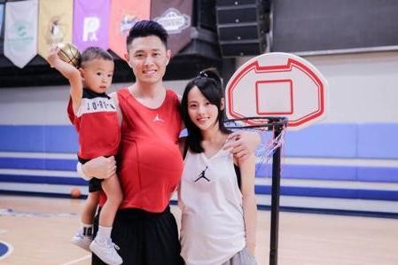 张嘉倪二胎生子,微博的配文一+一=四,网友:还是那么美!