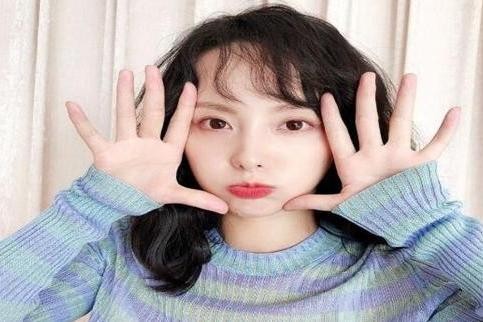 张嘉倪二胎生子,微博的配文一+一=四,网友:还是那么美!