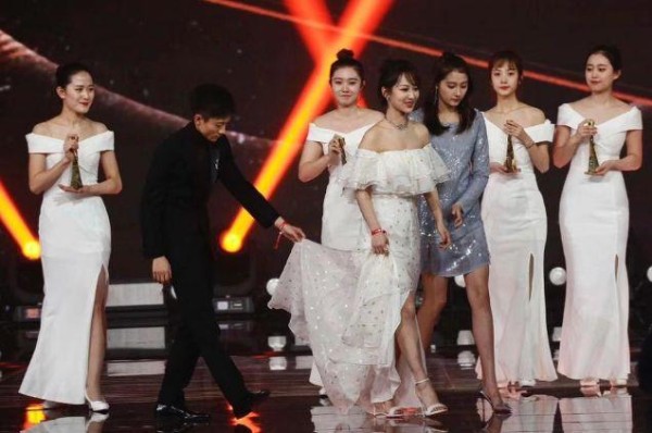 2019微博女王票选出炉，赵丽颖第四，热巴第二，杨紫遥遥领先