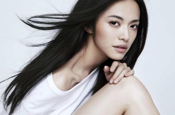 微博女王易主了，谢娜粉丝突破一亿成为新的微博女王！