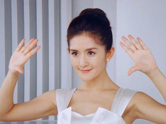 微博女王易主了，谢娜粉丝突破一亿成为新的微博女王！
