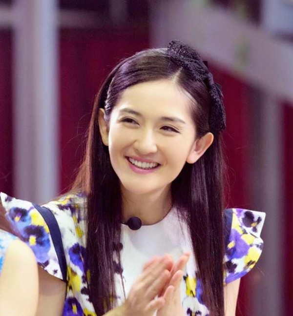 微博女王易主了，谢娜粉丝突破一亿成为新的微博女王！