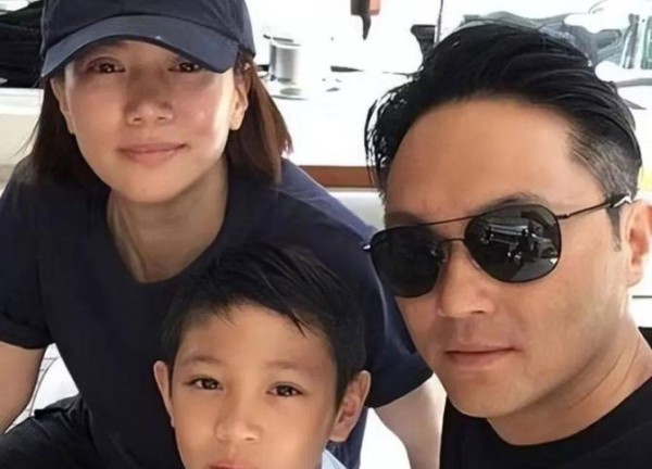 袁咏仪育儿引争议，曾与张智霖监视儿子约会，被喊“换妈妈”