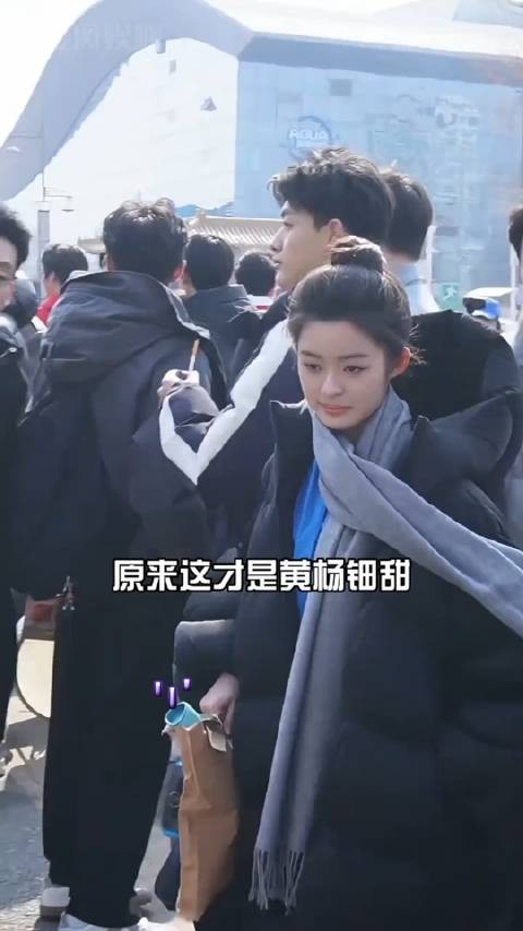 为何 黄杨钿甜不随父姓也不随母性？