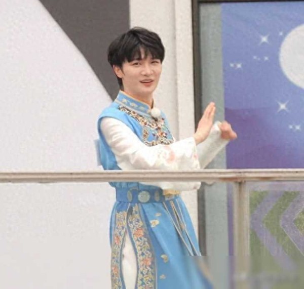 周深二专先行曲蜃楼引爆热议，教科书式唱功征服听众无数！