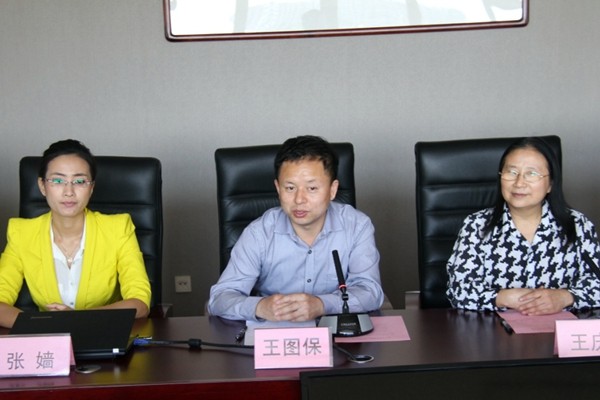 2 图为我院培训部副主任王图保致欢迎辞.jpg