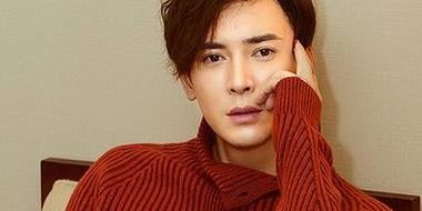 本以为是娱乐圈的一名普通演员，没想到是毕业于名牌大学的高材生
