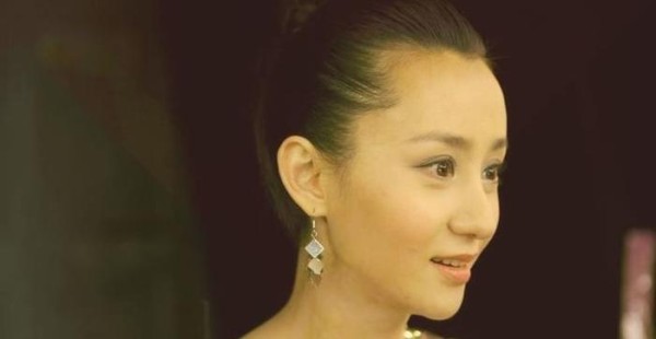 看看秦岚和李菲儿的学历，再看杨颖的学历，黄晓明“真会挑”！