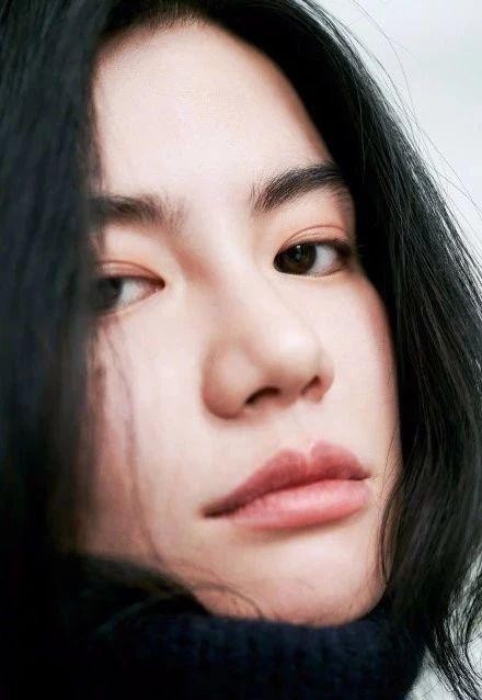 陈坤周迅签约新人女演员，长相酷似刚出道的王菲