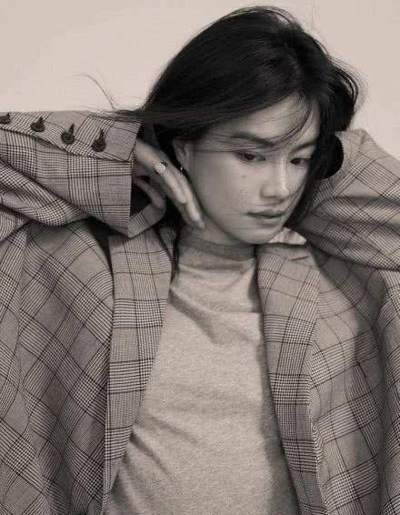 陈坤周迅签约新人女演员，长相酷似刚出道的王菲