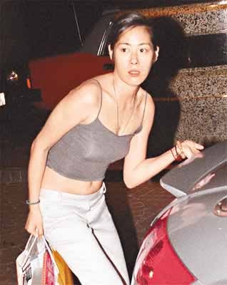 曾志伟绯闻女友复出 隐退9年秘产子