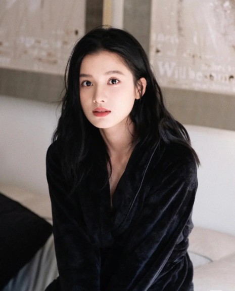 张婧仪：颜值与才华并重，成为众多品牌追捧的明星代言人