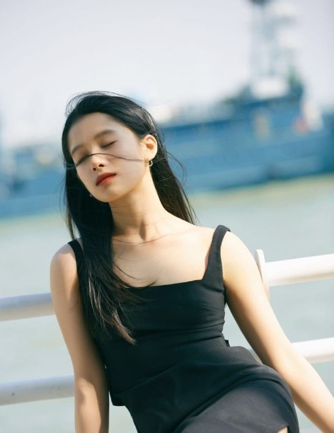 张婧仪：颜值与才华并重，成为众多品牌追捧的明星代言人