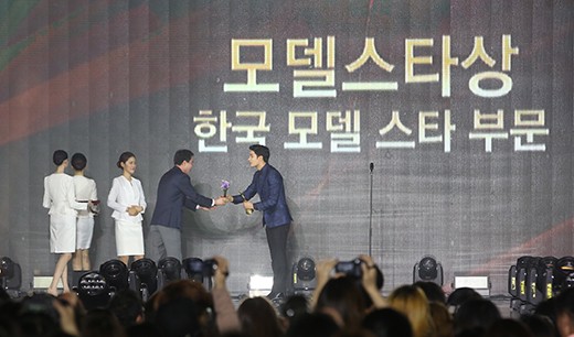 “2018 Asia Model Awards” 成勋荣获模特明星奖