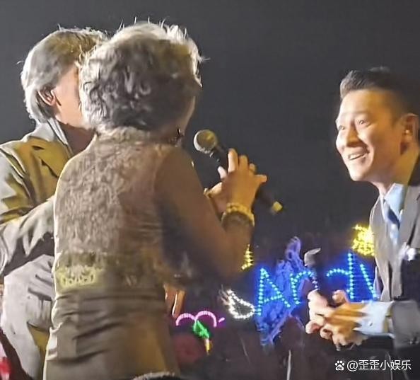 刘德华62岁生日人缘爆棚，半个港圈明星齐聚一堂，众星云集！