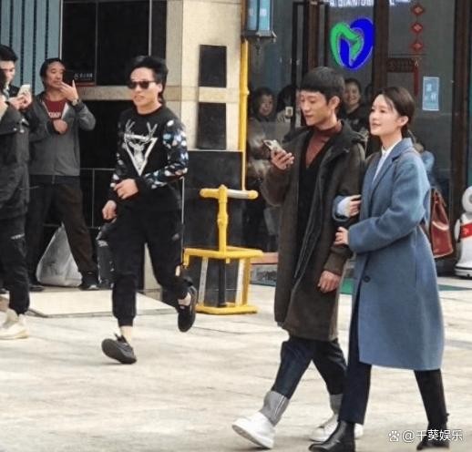 张一山和李沁的恋情被媒体曝光，被拍到手牵手逛街！回应来了