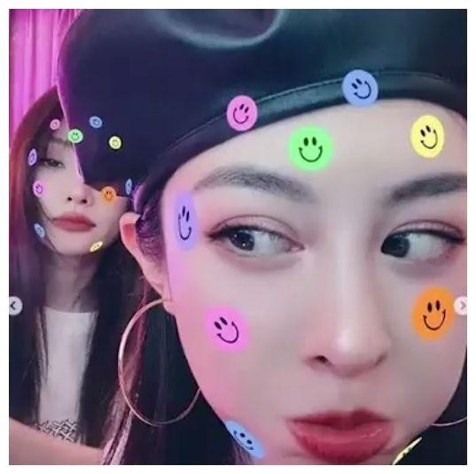 好在闺蜜不是明星！李小璐和圈外闺蜜狂自拍，颜值被闺蜜比下去