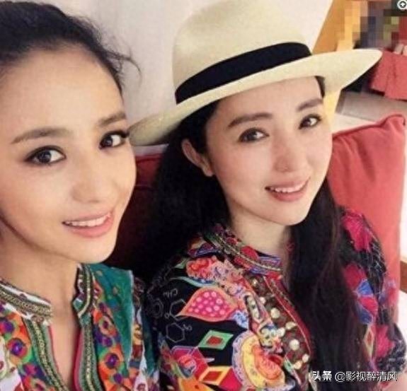 女星和闺蜜自拍:赵丽颖动作暖心，baby搞怪，她最有心机!