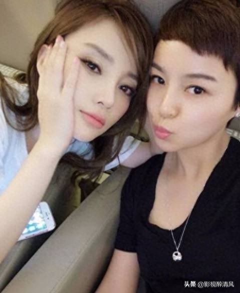 女星和闺蜜自拍:赵丽颖动作暖心，baby搞怪，她最有心机!