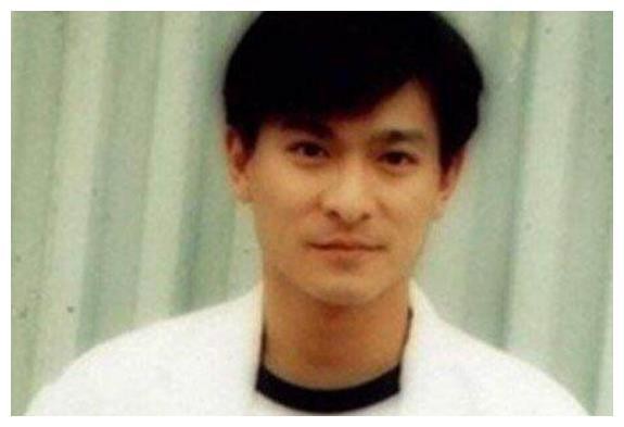 刘德华从年轻到56岁的时光照片，从年轻天王，走向老男神的过程