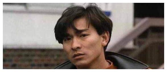 刘德华从年轻到56岁的时光照片，从年轻天王，走向老男神的过程