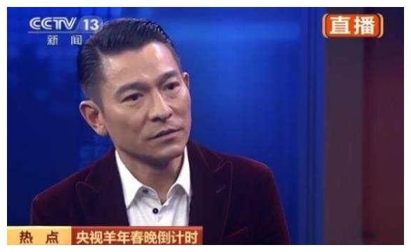 刘德华从年轻到56岁的时光照片，从年轻天王，走向老男神的过程