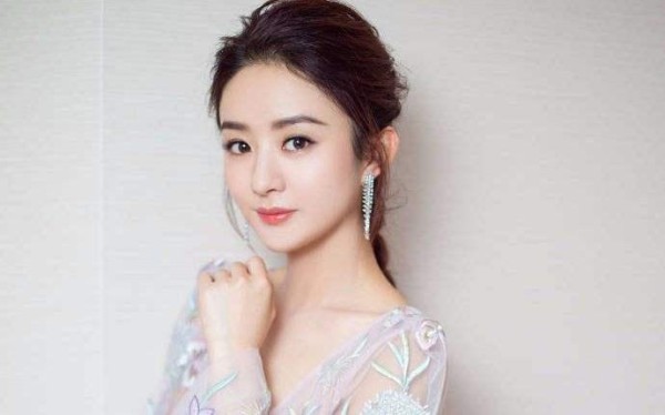 一向低调的赵丽颖，现身公益活动时竟这样做？网友：这才是阔太