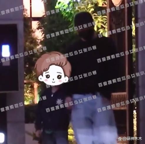 赵丽颖新恋情曝光 与导演相处融洽
