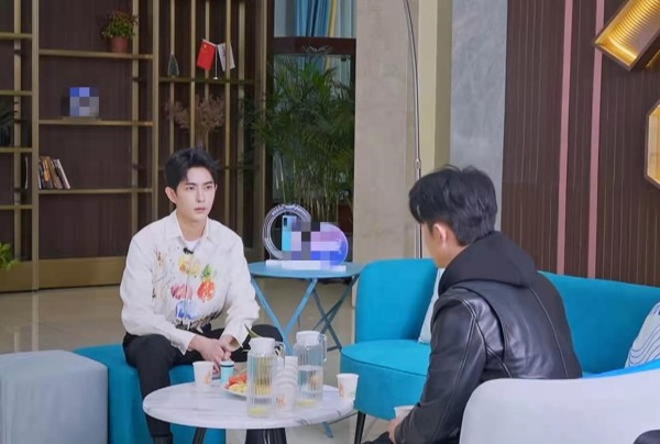 李泽锋是小天使？于朦胧追光吧哥哥初舞台，干净的声线惊艳全场！