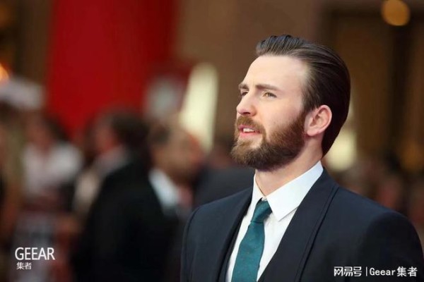 克里斯·埃文斯登上《人物》封面，成为2022最性感男星 ！