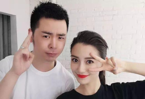 杨颖两任化妆师开撕，晒朋友圈信息量大，周冬雨莫名躺枪！