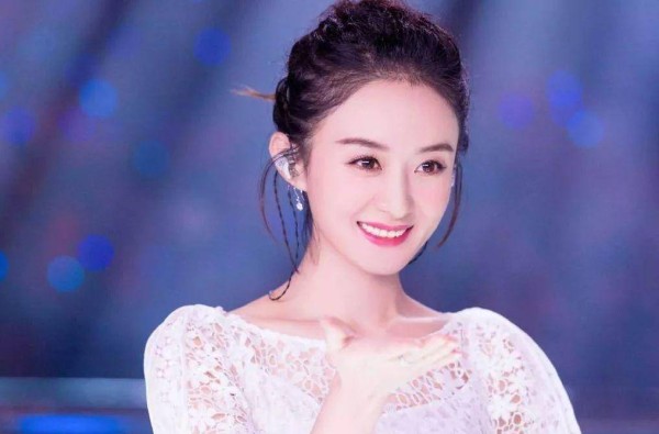 明星卸了妆后的容颜，赵丽颖面容苍白，迪丽热巴却美得无法形容