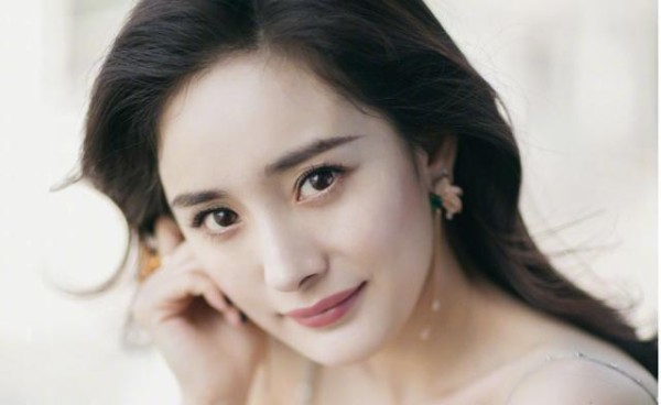 从全网黑到口碑回春，蔡徐坤杨幂欧阳娜娜先苦后甜的人生更美妙
