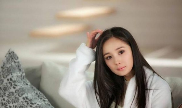 杨幂的出道作品是这部, 相比那时候她的现在演技已经提升很多了
