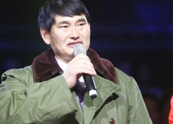 一夜成名的草根明星, 他抛妻弃女, 她谎话连篇, 他买私人飞机