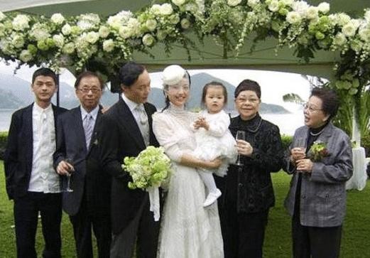 盘点儿女在自己婚礼上当花童的10对明星夫妻: 最后两对让人感动
