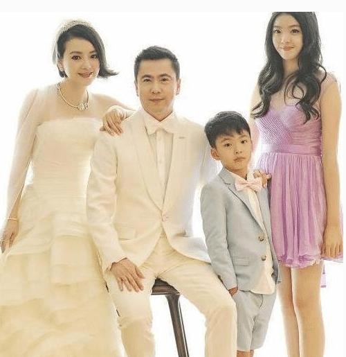 盘点儿女在自己婚礼上当花童的10对明星夫妻: 最后两对让人感动